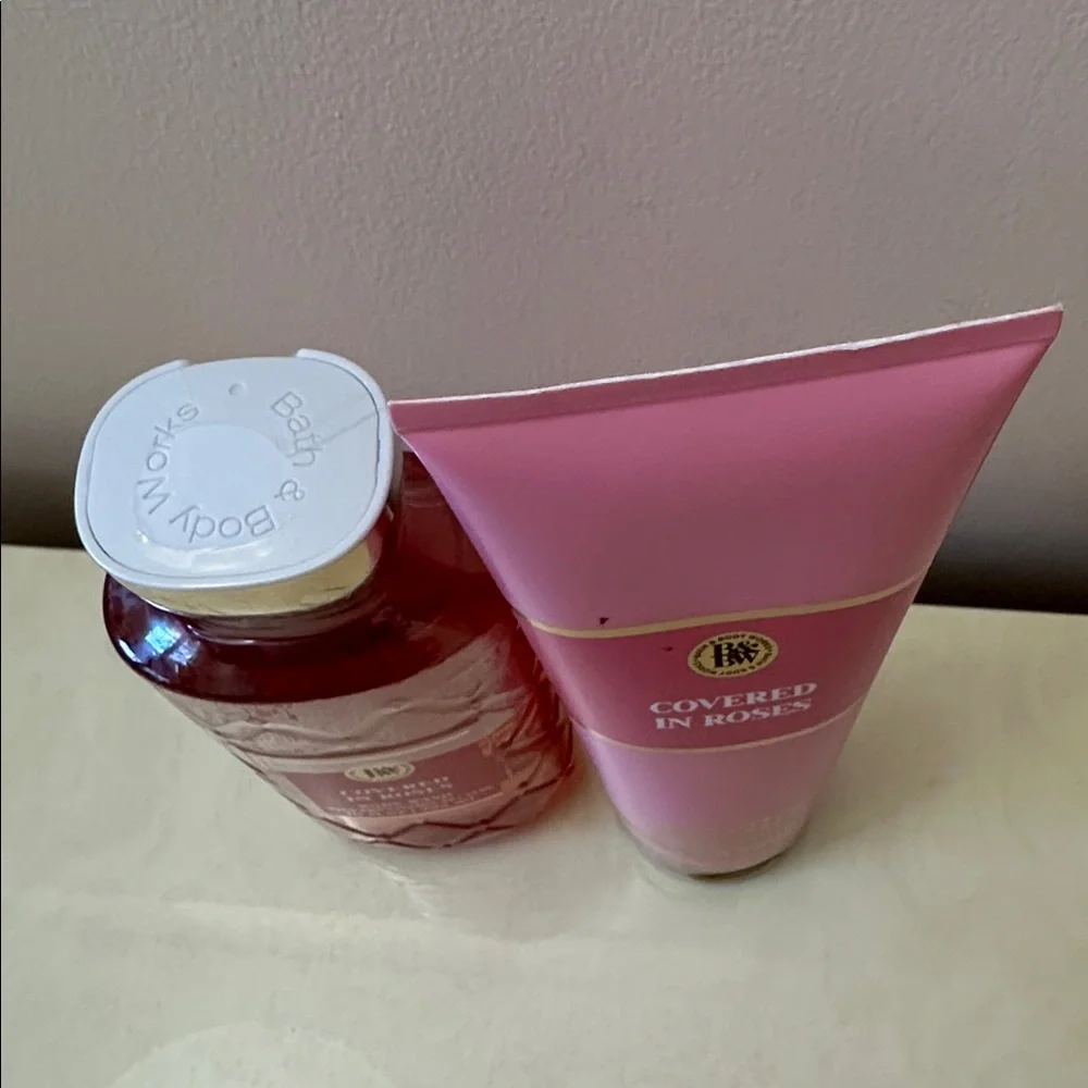 NIB Bath and Body Works Full Size Covered In Roses Shower Gel and Body Cream Set